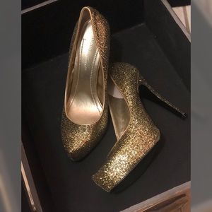 Sparkly Gold pumps